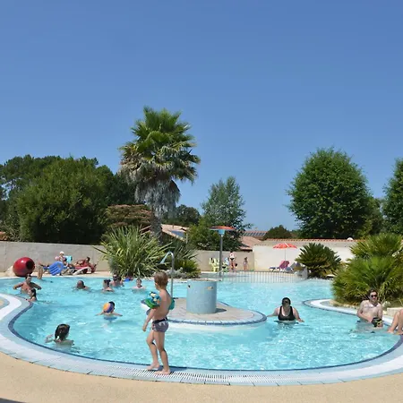 Camping Les Bruyeres Parque de Campismo *