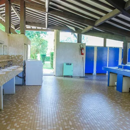 Camping Les Bruyeres * Sainte-Eulalie-en-Born