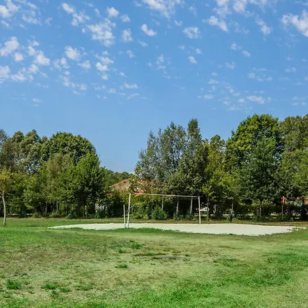 Camping Les Bruyeres * Sainte-Eulalie-en-Born