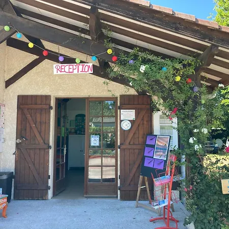 Camping Les Bruyeres * Sainte-Eulalie-en-Born