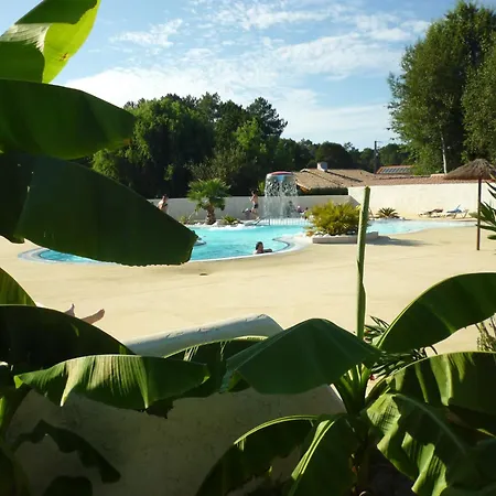 Camping Les Bruyeres Parque de Campismo *