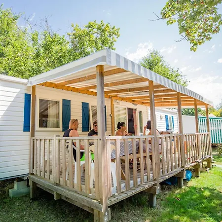 Camping Les Bruyeres * Sainte-Eulalie-en-Born